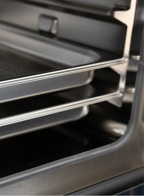 Close-up oven Projectkeuken Careline