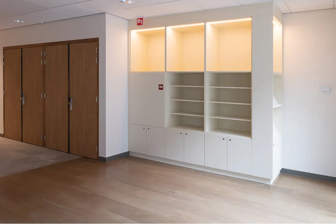 Projectinrichting-Souburgh-bibliotheek-kast