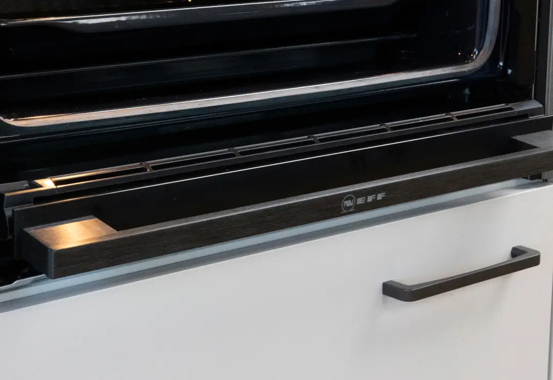 Zorgkeuken-Amaris-de-Beer-oven-inschuifbare-handgreep Zorgkeuken-Amaris-de-Beer-oven-inschuifbare-handgreep